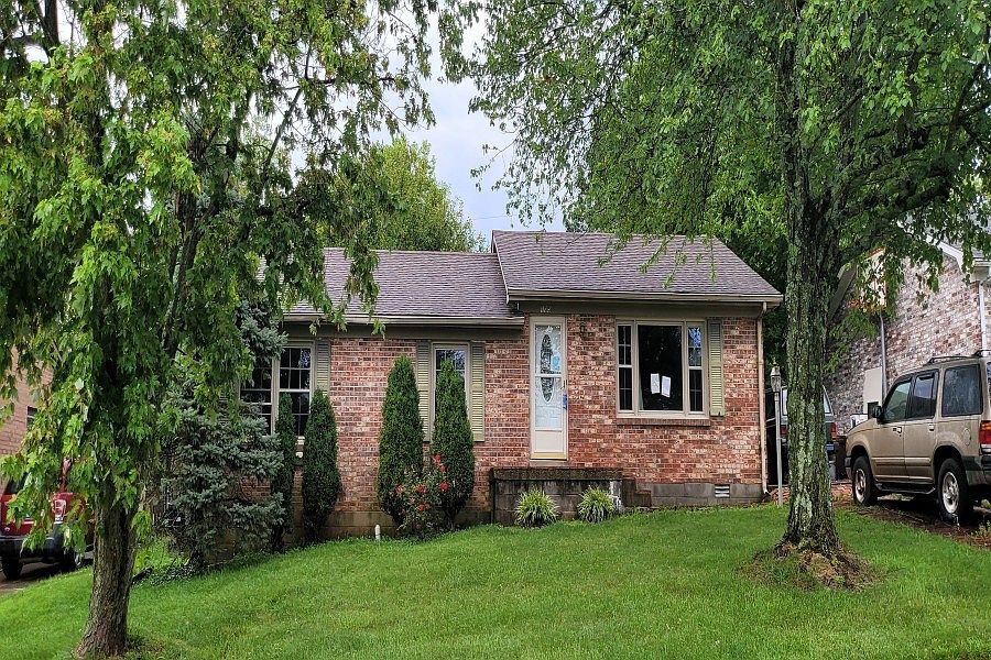1st image of 105 Oakwood Dr