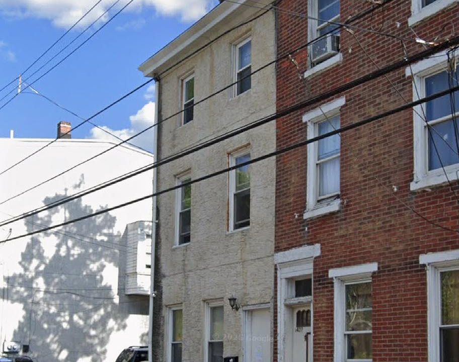 2nd image of 424 E Marshall St