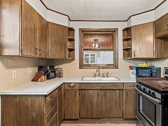 4th image of 817 27th St
