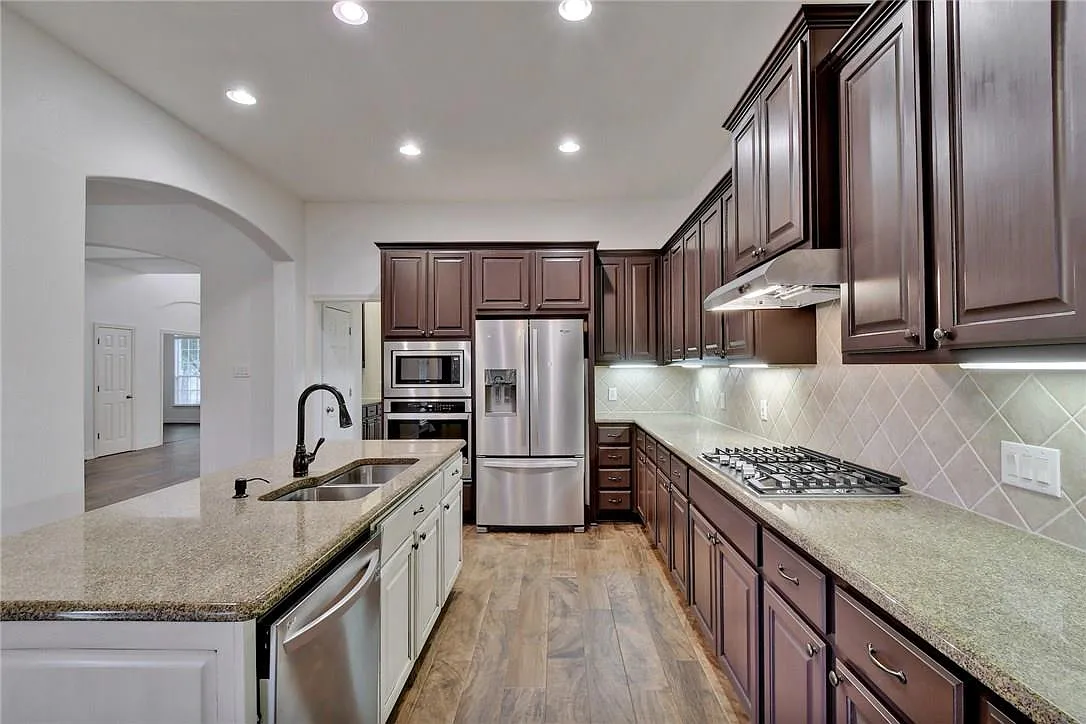 4 bed, 3.5 bath, 3618 sqft, $3,475 — Photo 2
