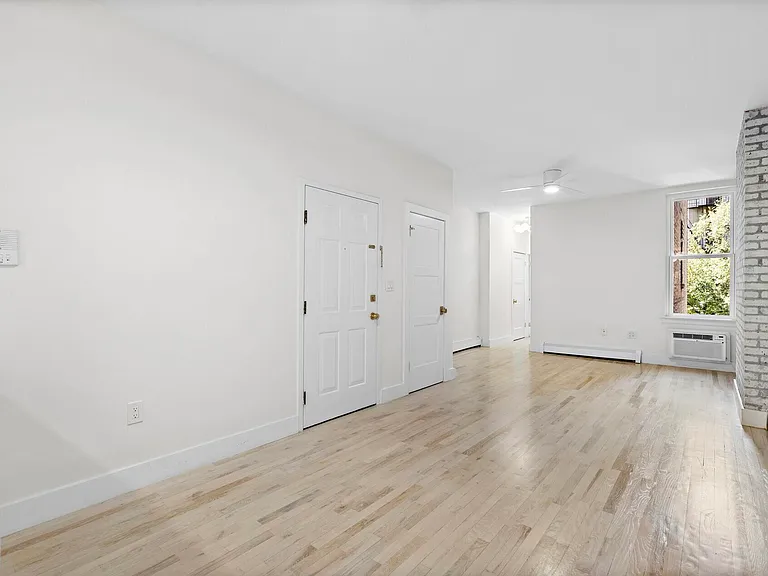 1120 Hudson St #4 — Photo 6