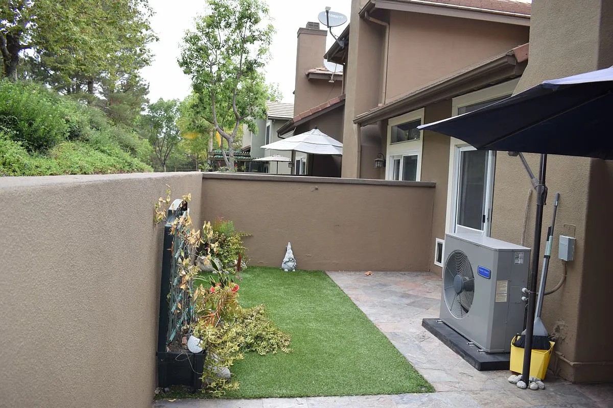 2 bed, 2.5 bath, 1374 sqft, $3,700 — Photo 3