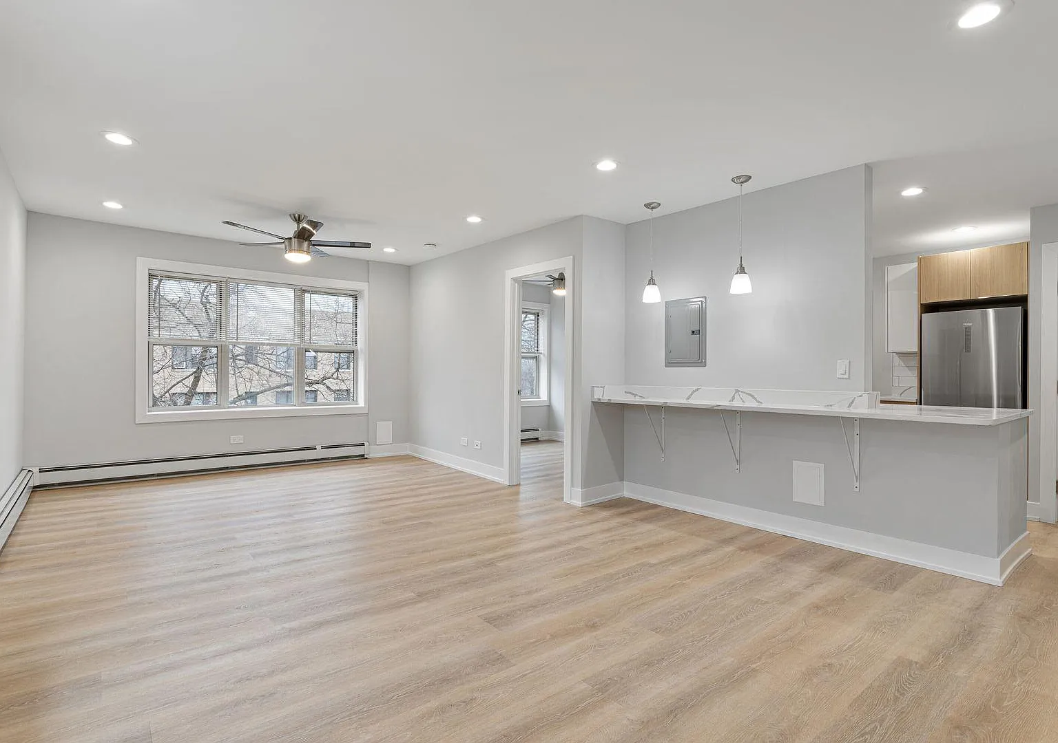 3 bed, 1.5 bath, 900 sqft, $2,750 — Photo 2