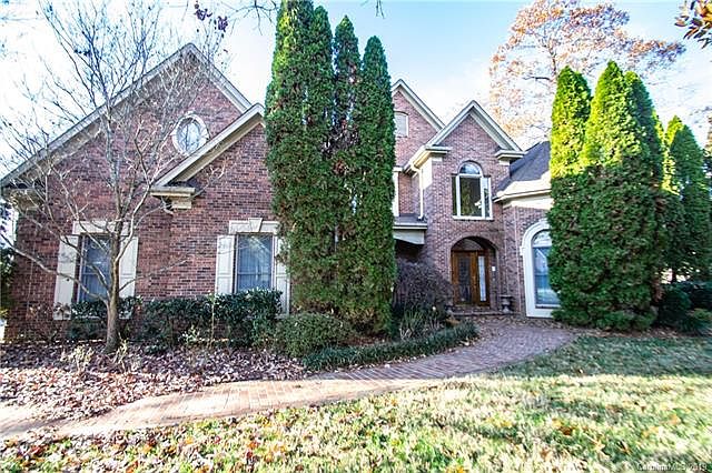 1st image of 2256 Woodridge Dr