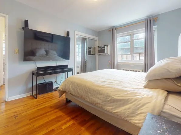 150-20 Jewel Avenue image 16 of 26