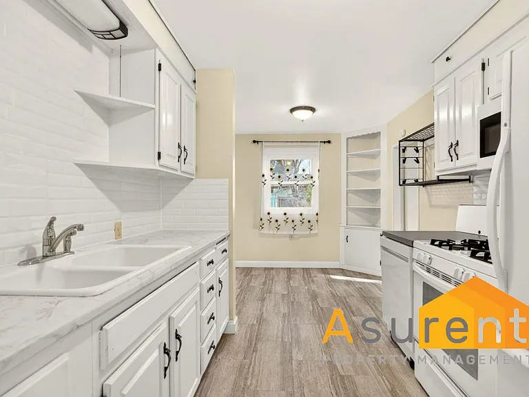 270 Morton St — Photo 7