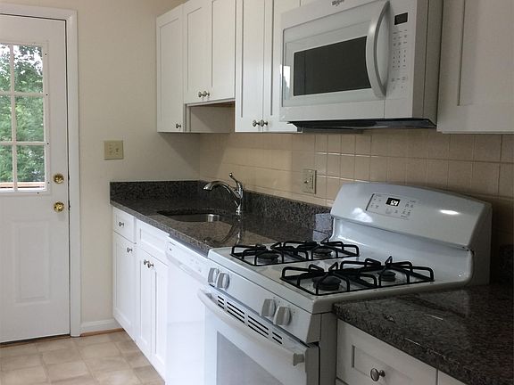 3rd image of 1221 Simmons Dr