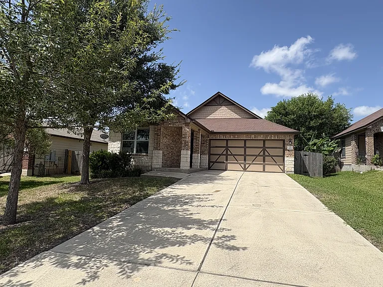 400 Gina Dr — Photo 2