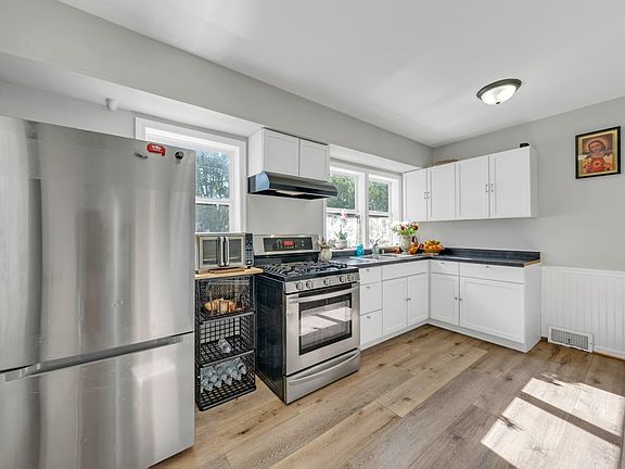 4th image of 2205 52nd St