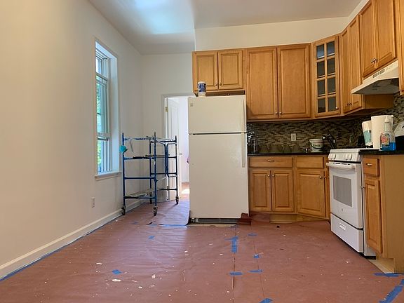 3rd image of 174 Engert Ave APT 2L