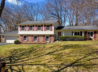 5200 Van Ness Dr, Bloomfield Hills, MI
