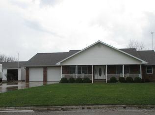 303 Sunset Blvd, Robinson, IL 62454