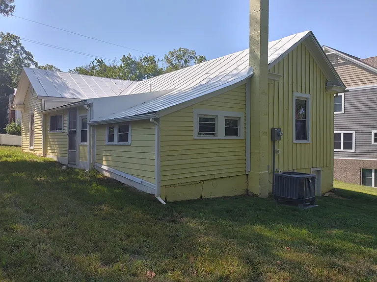 309 Jackson St — Photo 21