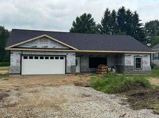 9400 E Carnation Ln, Cromwell, IN 46732