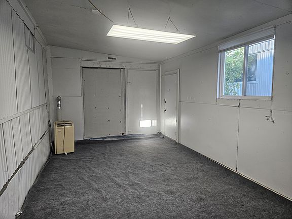 3rd image of 121 Teakwood St