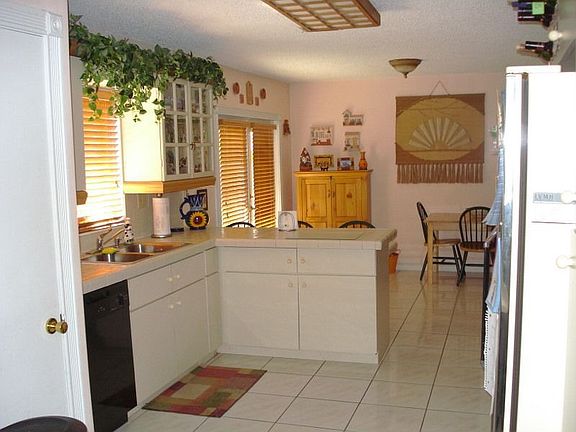 Lovely open kitchen with breakfast room