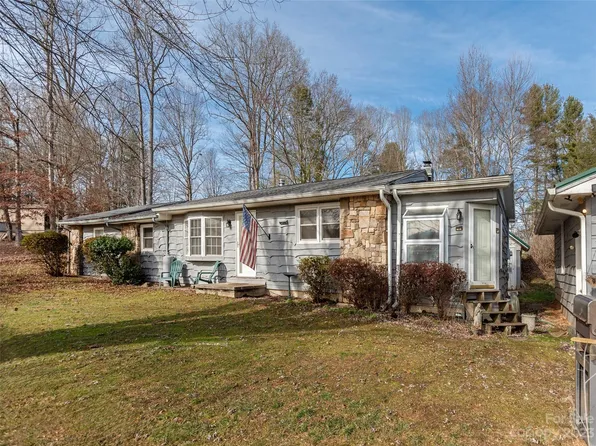 10 Cozy Acres Ln, Mills River, NC 28759
