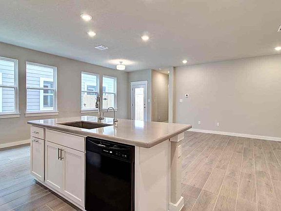 3rd image of 891 Casina Cir