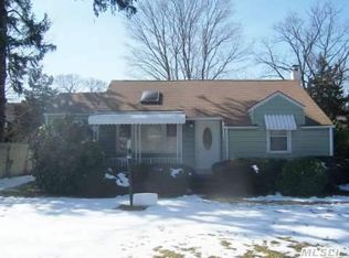 16 Elliot Ave, Lake Grove, NY 11755