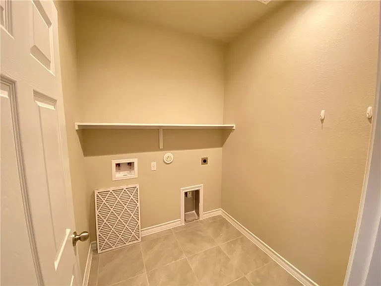 5904 Daly Dr — Photo 12