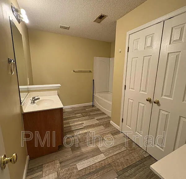 152 Drewsbury Dr — Photo 9