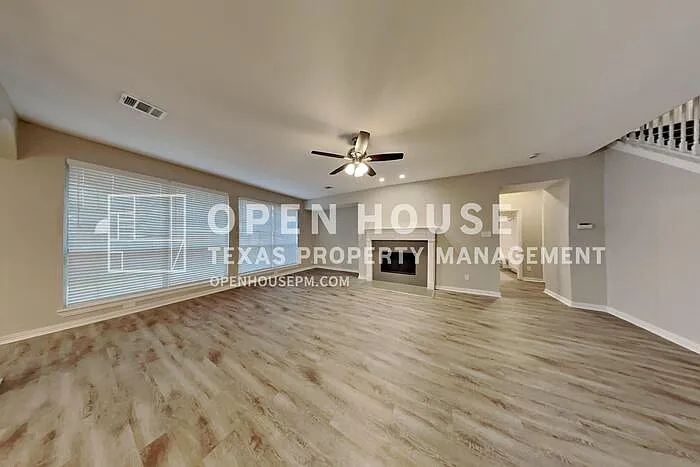 8205 Hartford Dr — Photo 4