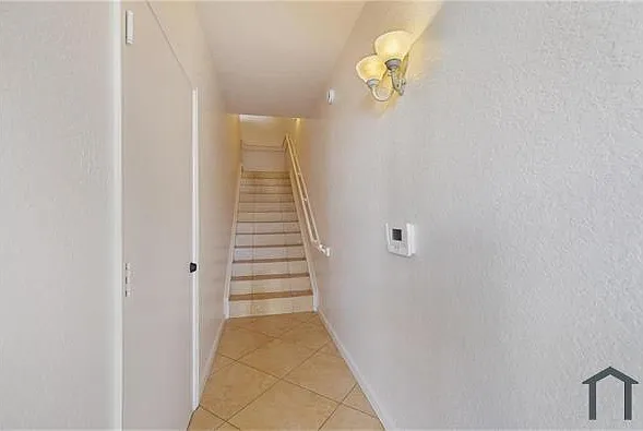 1 bed, 878 sqft, $1,800 — Photo 2