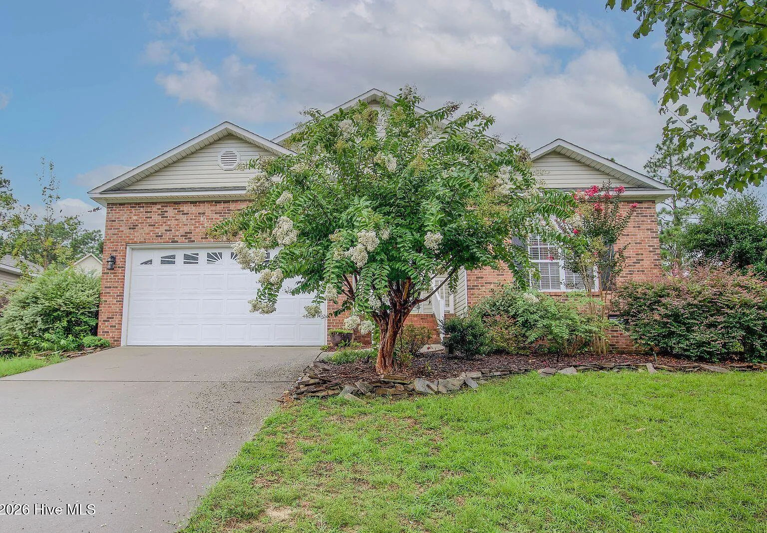 3 bed, 2.0 bath, 1872 sqft, $2,100 — Photo 1