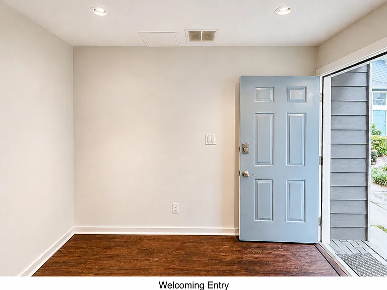 836 Saint Charles Ave NE #A — Photo 2