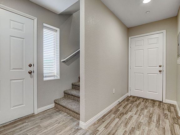 4th image of 452 Hunter Dr Unit 1