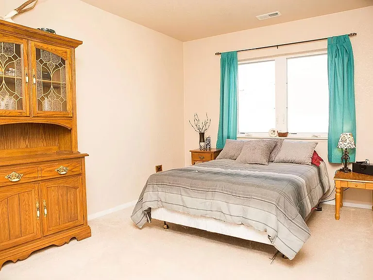 1135 Boswell Dr — Photo 4