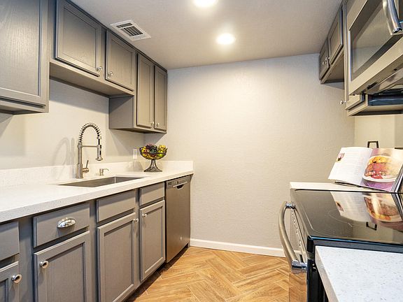 4th image of 3402 N 32ND Street #157