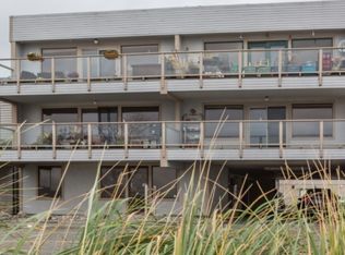 886 SE Bayshore Dr APT 202, Oak Harbor, WA 98277