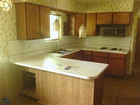 3rd image of 3310 Angelus Dr