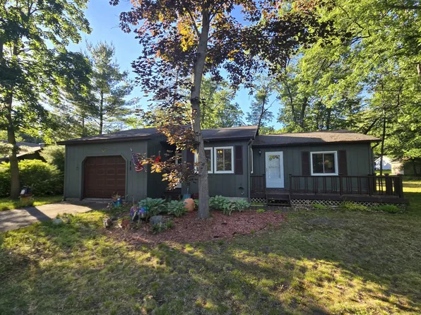 110 Acorn Ln, Houghton Lake, MI 48629