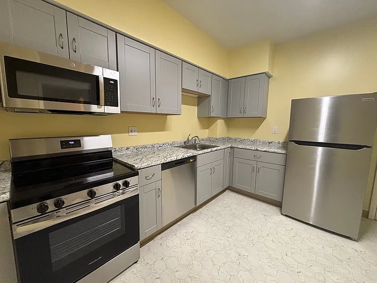 310 Montgomery Street — Photo 10