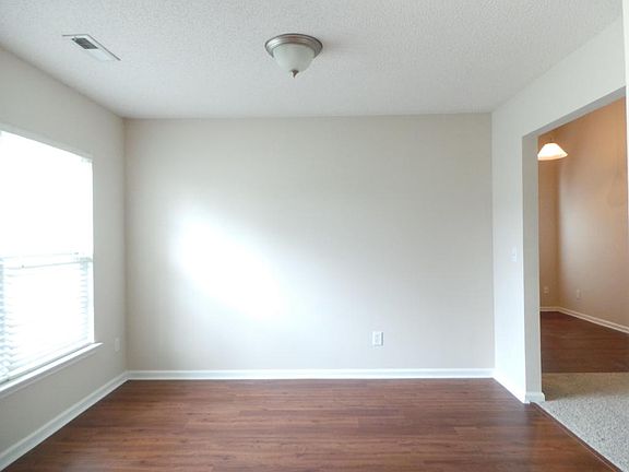 4th image of 5015 Thornton Dr
