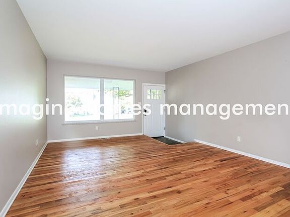 3rd image of 891 Rosetree Ln