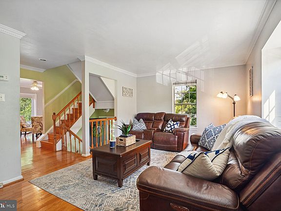 2nd image of 2700 Sherwood Hall Ln