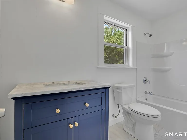 672 E Main St — Photo 10