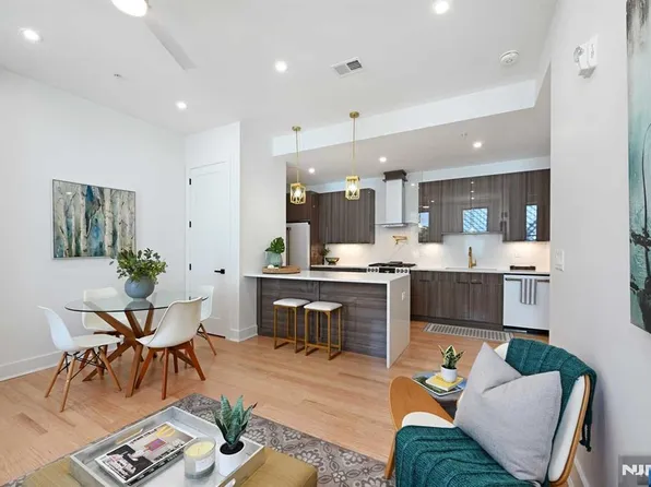 74 Bowers St APT 2, Jersey City, NJ 07307