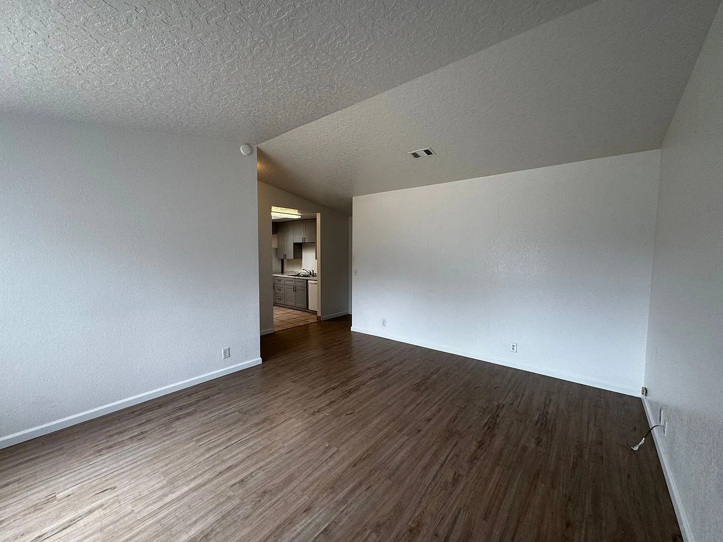 Remodeled- Beautiful 3bd/2ba Home - Eureka — Photo 4