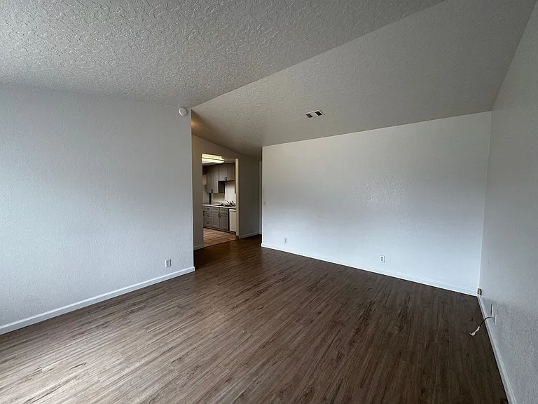 3525 Tracey Ct — Photo 4