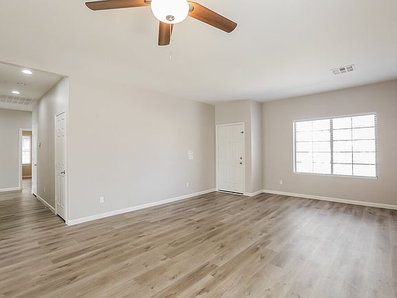 3rd image of 9419 W Elwood St