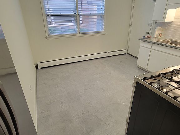 4th image of 6241 N Northwest Hwy #101