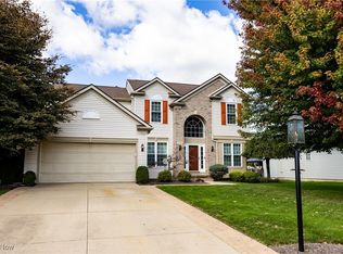 9220 Victoria Ln, North Ridgeville, OH 44039