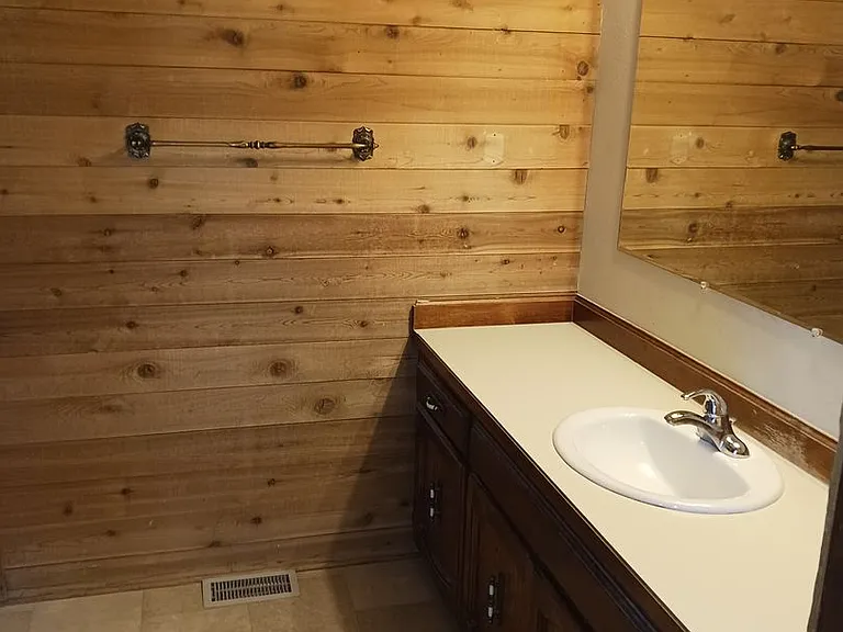 708 Highland Dr — Photo 23