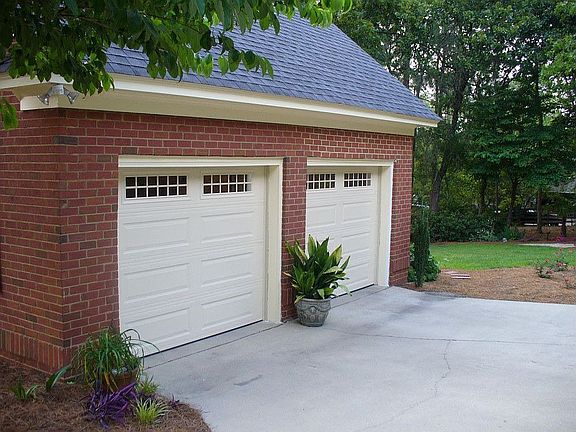 Side load entry garage