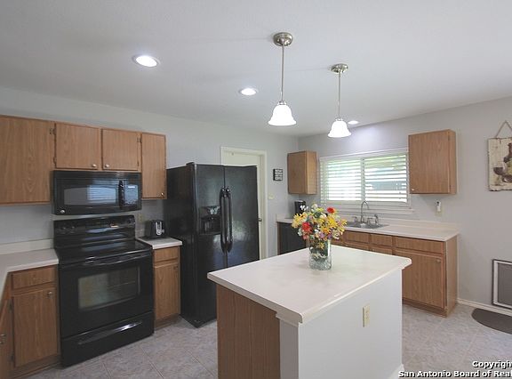 5th image of 9950 Kelton Dr