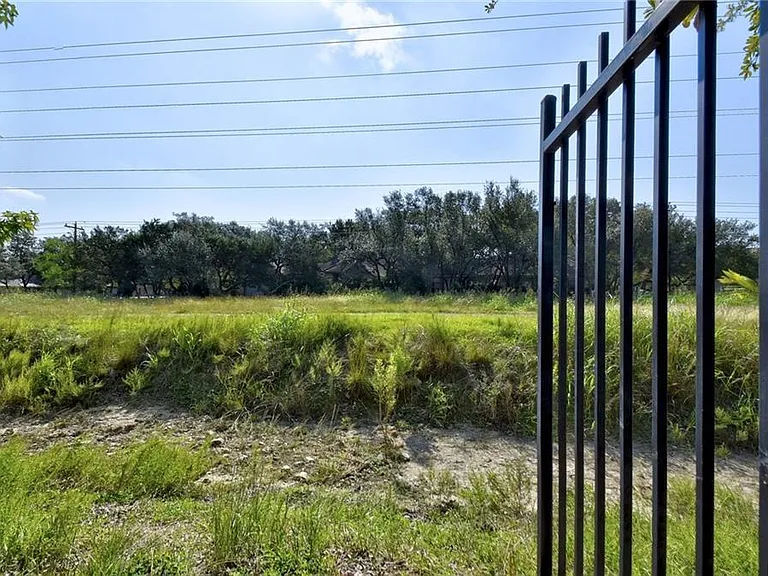 7 Muirfield Greens Ln — Photo 36